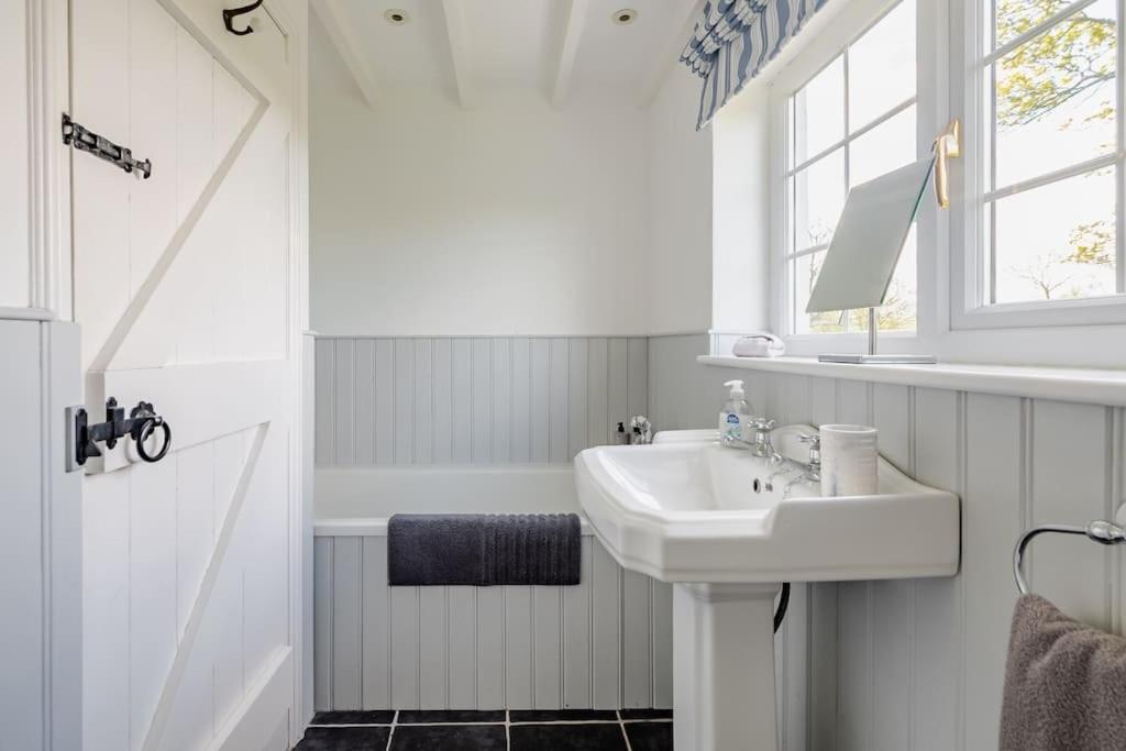 Rhos Y Bel Cottage Angelsey Llangadwaladr  Екстер'єр фото